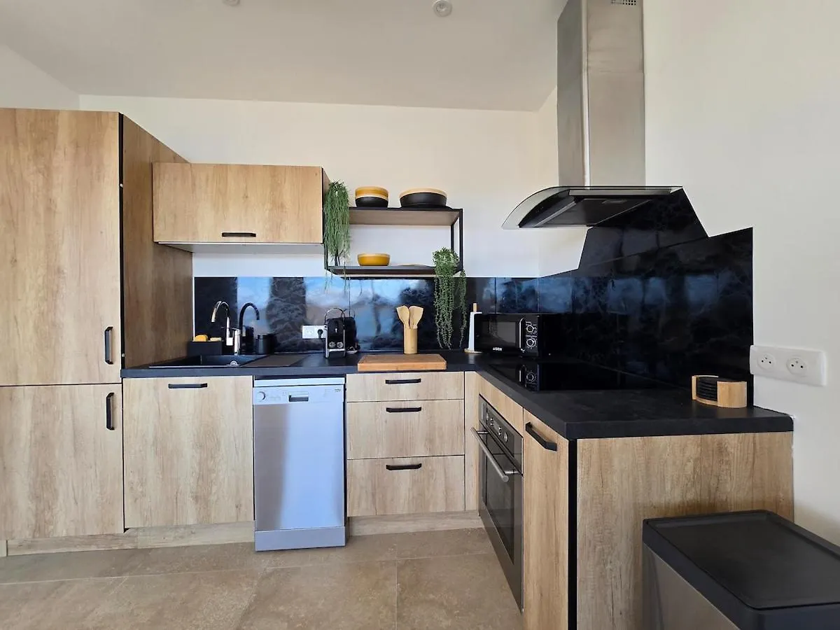 Apartment Le Venise 4 Pers, Front De Mer, Vue Etang, Clim Frejus France